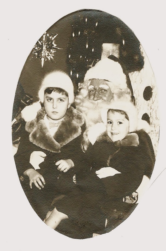 christmas-1954-wendy-pam-santa-530x800