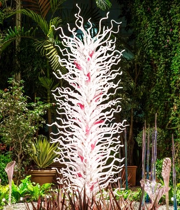 Chihuly.WhiteTower w Pink Fiori Glass