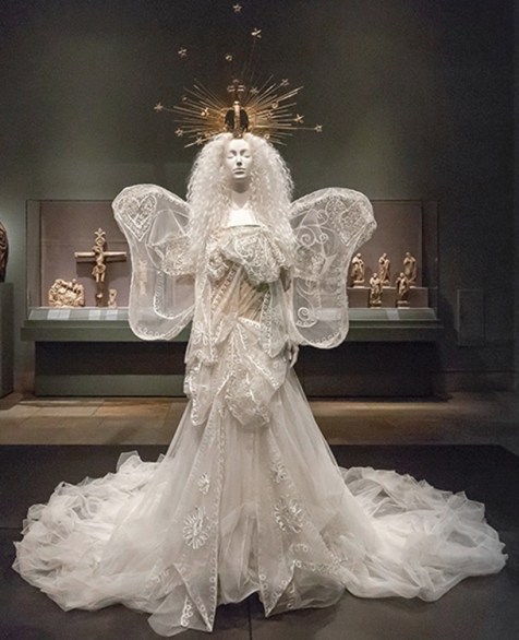 #1 Cloisters.HeavenlyBodies.HouseofDior.Galliano.AngelicWeddingDress.GoldCrown 7.29.18